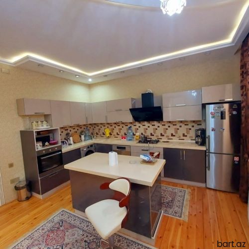 Binəqədi qəs. 4 otaqlı həyət evi satilir.