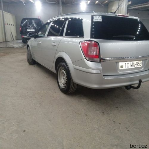 Opel Astra: 1.3 l | 2010 il 