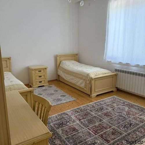 Mehdiabad qəs-də 5 otaqli həyət evi satilir.