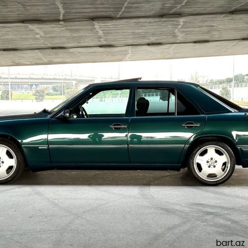 Mercedes-Benz E 220: 2.2 l. | 1994 il
