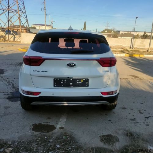 Kia Sportage: 1.7 l | 2016 il 