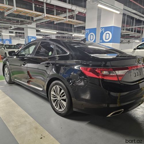 Hyundai Grandeur: 2.2 l | 2015 il