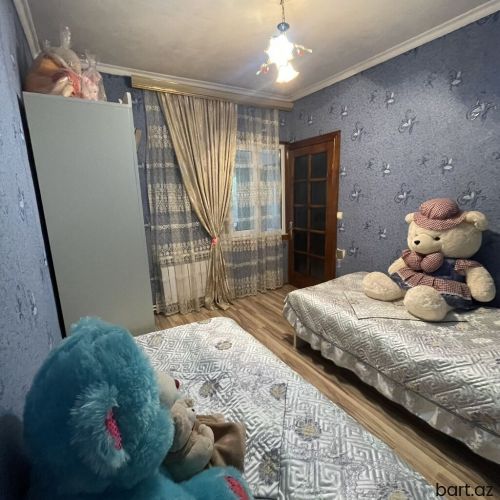 Keşlə qəs. 6 otaqlı həyət evi satilir.
