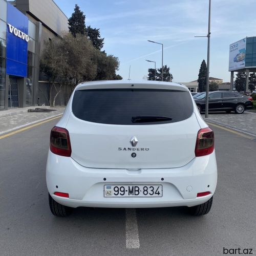 Renault Sandero: 1.6 l | 2013 il