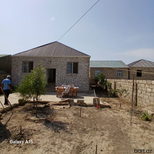 Buzovna Məşdağa yolunda 3 otaqli ev