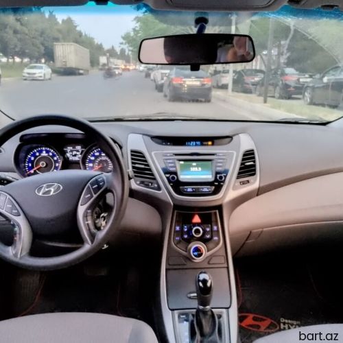 Hyundai Elantra: 1.8 l | 2015 il 