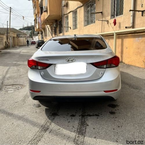 Hyundai Elantra: 1.8 l | 2014 il 