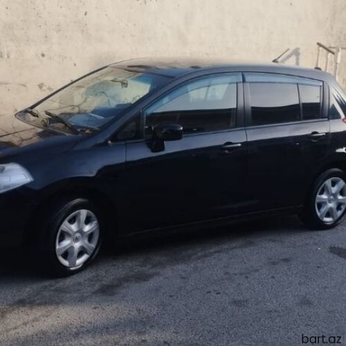 Nissan Tiida: 1.5 l | 2012 il