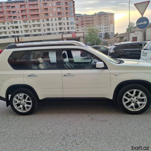 Nissan X-Trail: 2.5 l | 2013 il