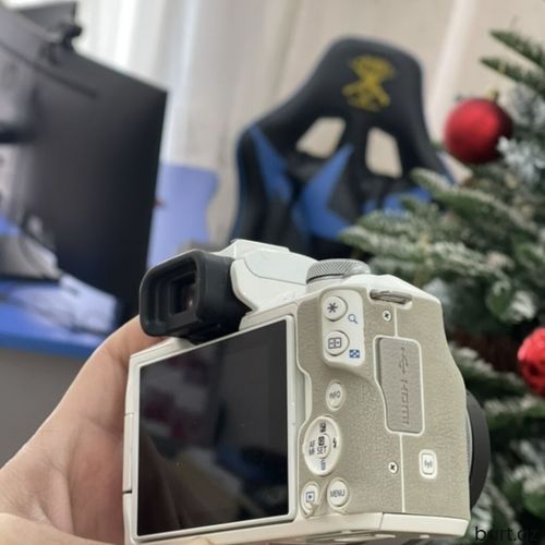 Canon EOS M50