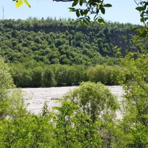 Qusar şəhərində 10 sot torpaq satilir.