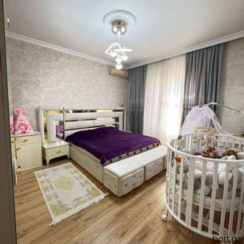 Zığ qəs. 4 otaqlı həyət evi satilir.