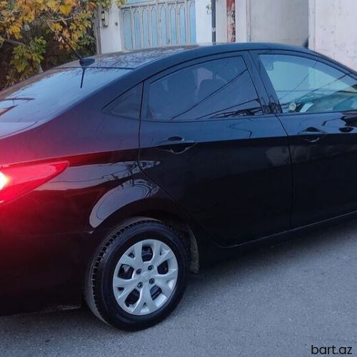 Hyundai Accent: 1.6 l. | 2013 il