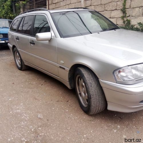 Mercedes-Benz 220: 2.2 l | 2000 il