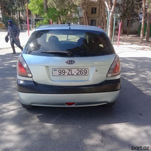 Kia Rio: 1.5 l | 2007 il