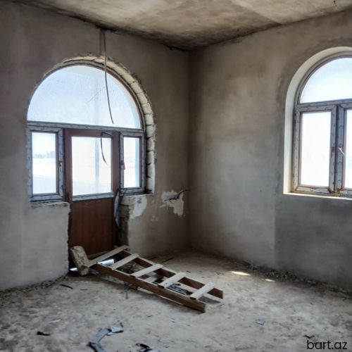   Pirallahıda 4 mərtəbəli villa satılır.