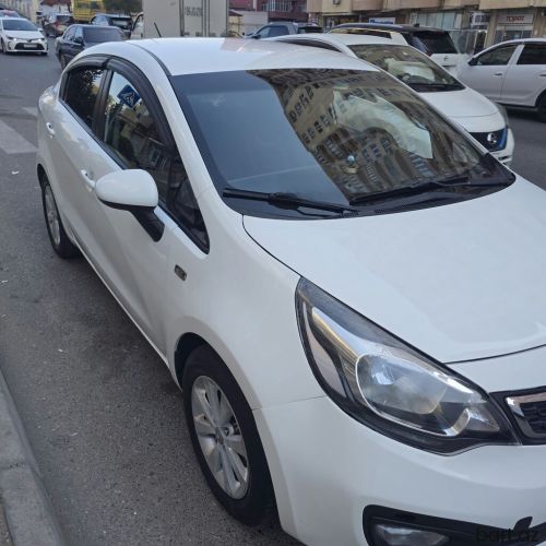 Kia Rio: 1.4 l | 2012 il