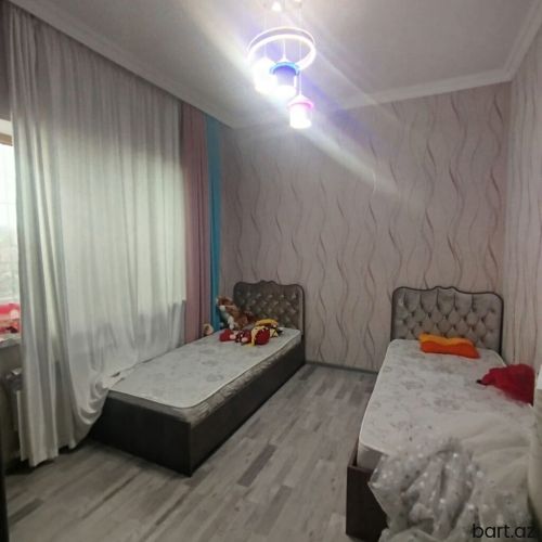 Xırdalan şəhərində 3 otaqli həyət evi satilir.