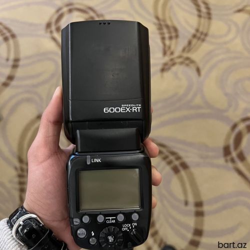 Canon 600EX-RT. 