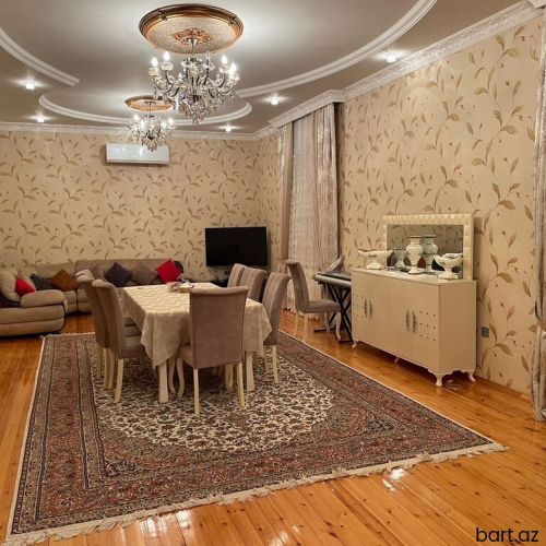 Masazirda 8 otaqli həyət evi satilir.