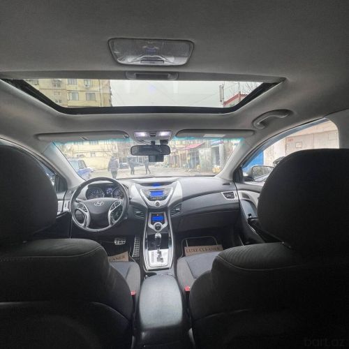 Hyundai Elantra: 1.8 l. | 2011 il