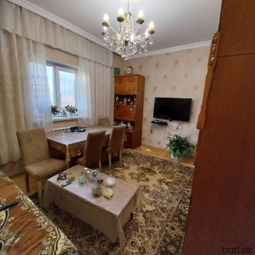 Biləcəri qəs-də 5 otaqli həyət evi satilir.