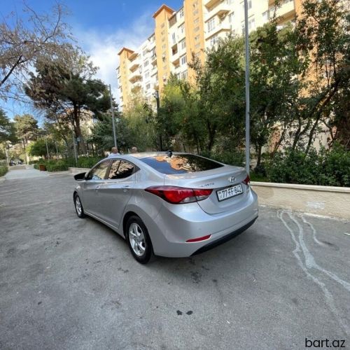 Hyundai Elantra: 1.6 l | 2015 il