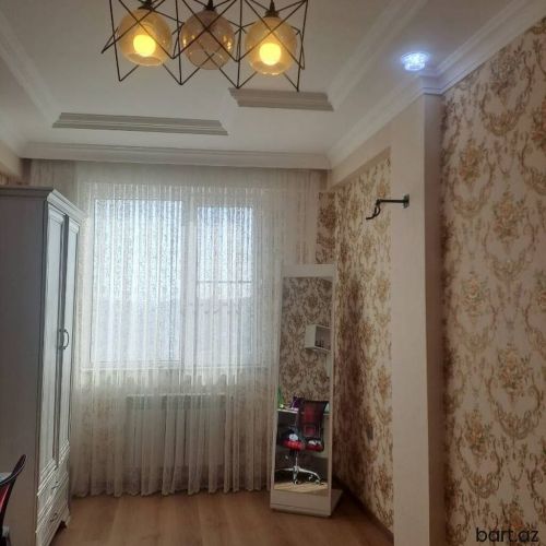 Yasamalda 3 otaqli mənzil satilir.
