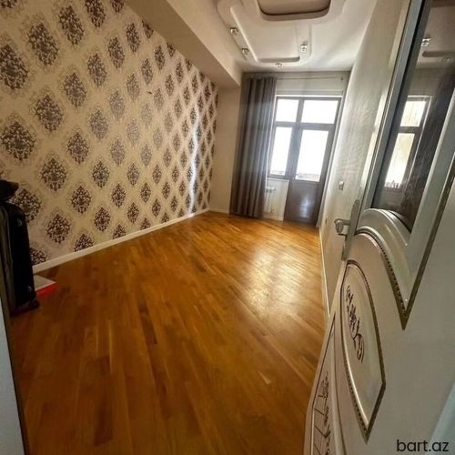 Bakıxanov qəs., 3 otaqlı mənzil satilir.
