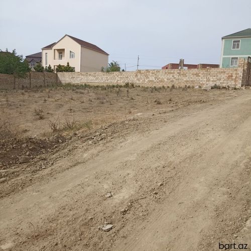 Sarayda 8 sot torpaq sahəsi satilir.
