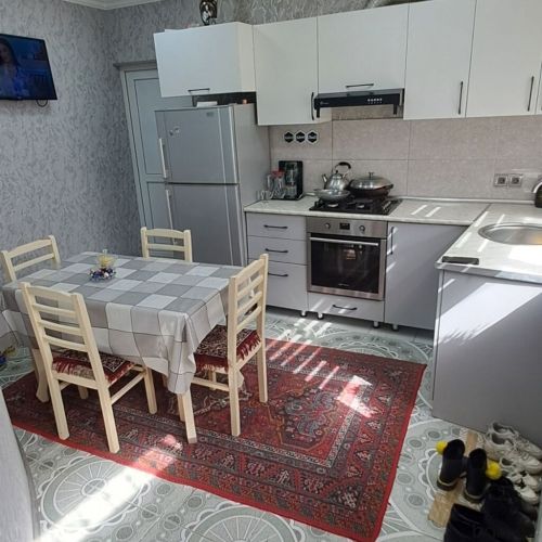 Əmircan qəs.-də 5 otaqli həyət evi satilir.