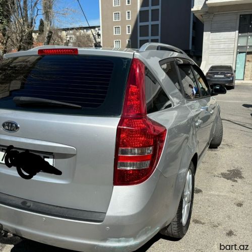 Kia Ceed: 1.4 l | 2008 il 