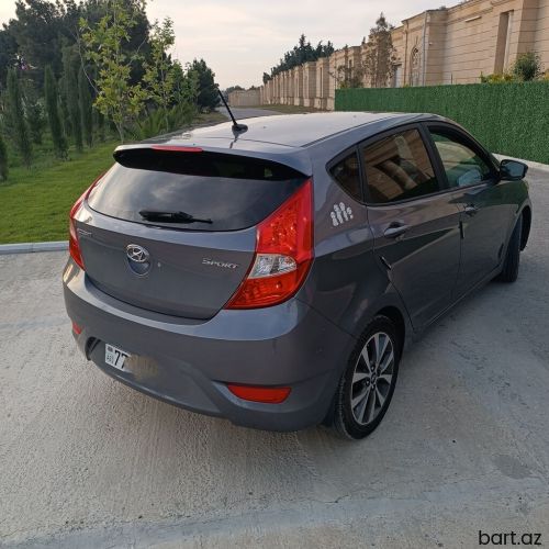 Hyundai Accent: 1.6 l | 2017 il 
