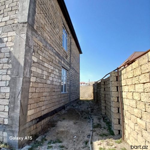 5 otaqlı 3 mərtəbə podmayak  ev