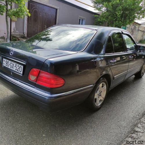 Mercedes-Benz E 200: 2 l. | 1997 il 