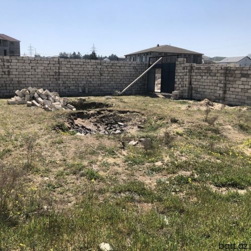 Şüvəlanda 3 sot torpaq sahəsi satilir.