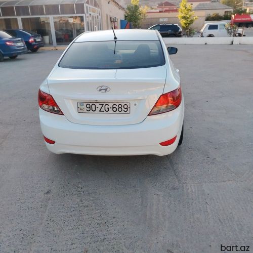 Hyundai Accent: 1.6 l | 2011 il