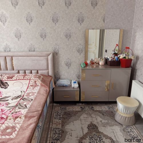 Kürdəxanı qəs. 3 otaqlı həyət evi satilir.
