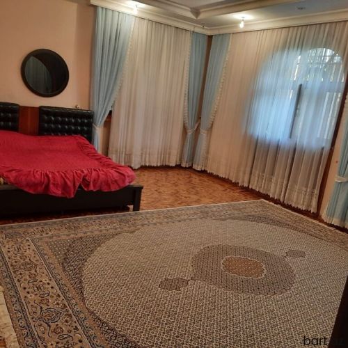 Mingəcevirdə 8 otaqli həyət evi satilir.