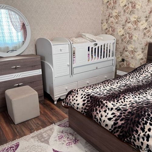 Gəncə şəhərində 6 otaqli həyət evi satilir.