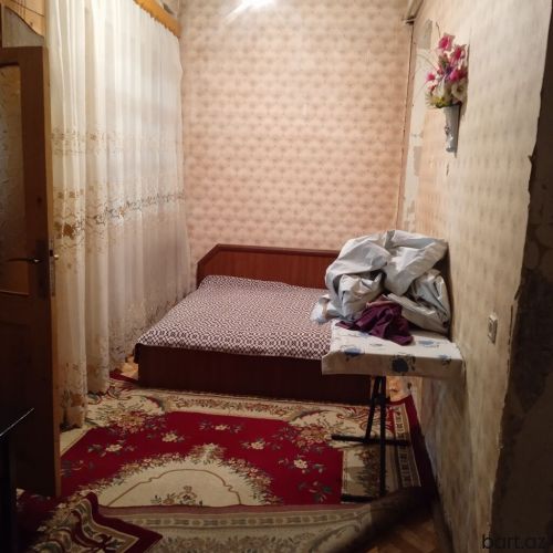 Gəncə Şəhərində 5 otaqli həyət evi satilir.