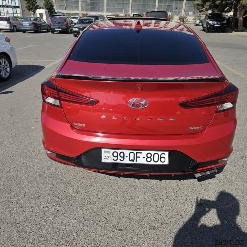 Hyundai Elantra: 1.6 l | 2018 il 