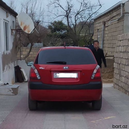 Kia Rio: 1.4 l | 2005 il