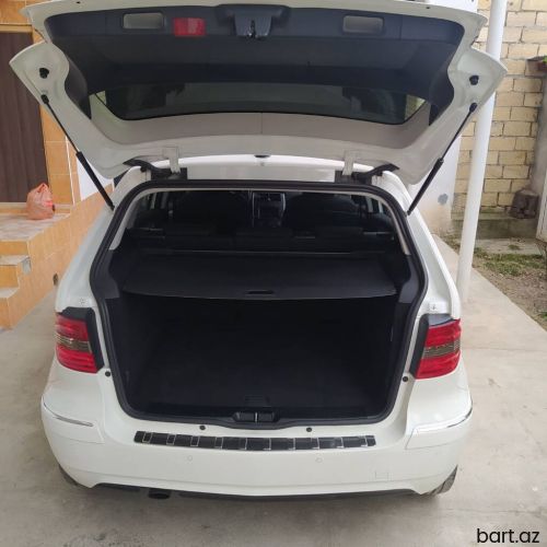 Mercedes-Benz B 180: 1.8 l. | 2010 il 