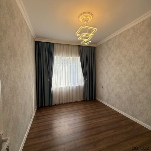 Binə qəs-də 4 otaqlı həyət evi satilir.