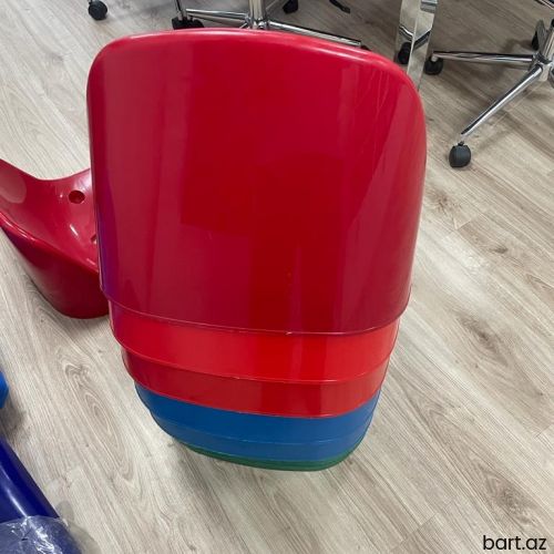 İdman plastik oturacaqları.
