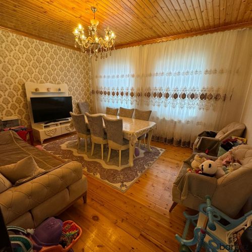 Zabrat qəsəbəsində 3 otaqlı həyət evi satılır.
