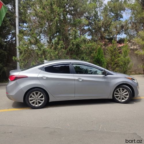 Hyundai Elantra: 1.8 l | 2014 il 