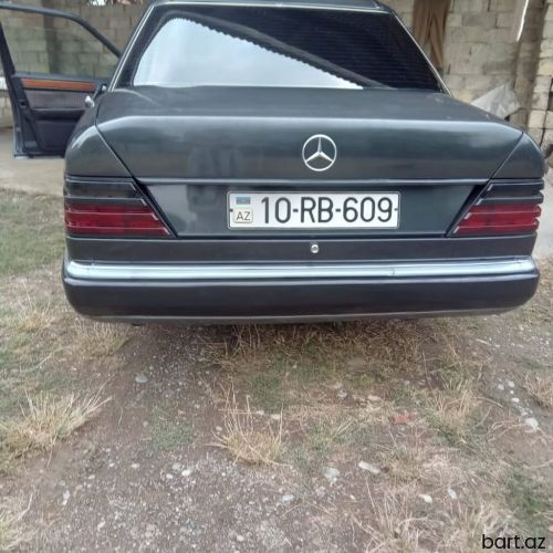 Mercedes-Benz E 230: 2.3 l. | 1993 il