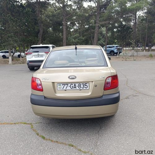 Kia Rio: 1.6 l | 2007 il